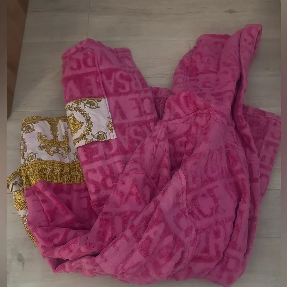 Versace Robe (short version) - Picture 10 of 10